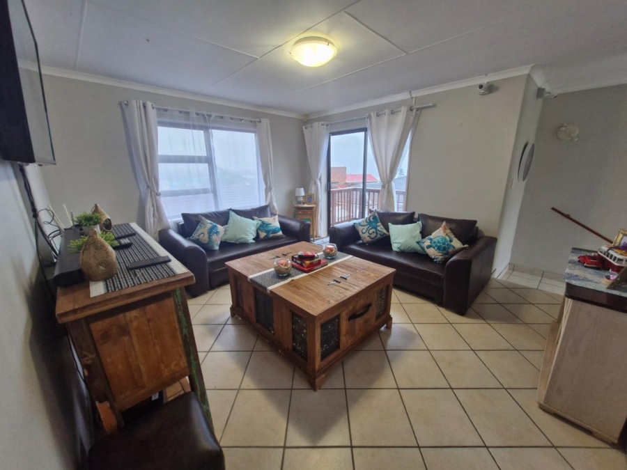 To Let 3 Bedroom Property for Rent in Wavecrest Eastern Cape